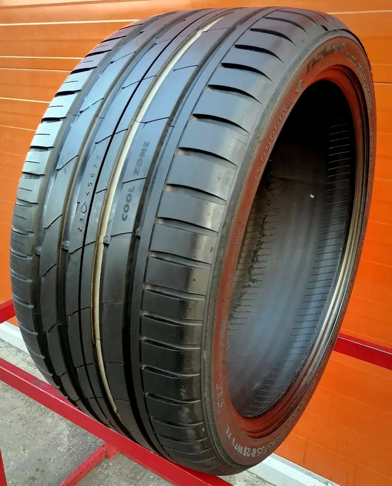 Б/у шина 295/35 R21 Nokian Z SUV