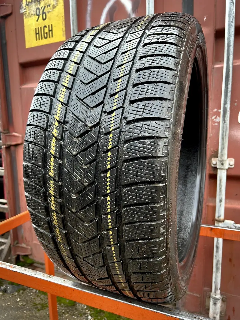 Б/у шина 295/35 R21 Pirelli Scorpion Winter