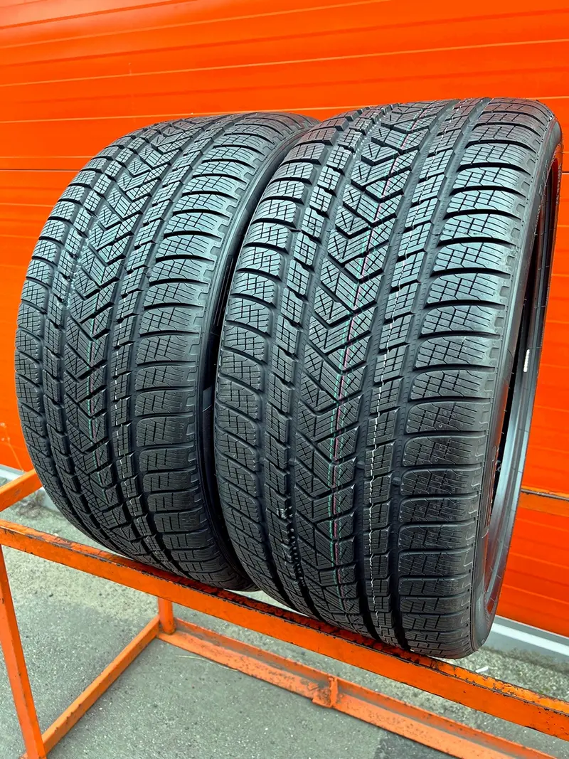 Пара новых шин 295/35 R22 Pirelli Scorpion Winter