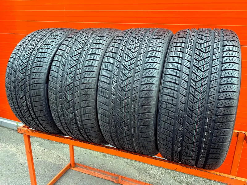 Комплект новых шин 295/35 R22 Pirelli Scorpion Winter, фото 1