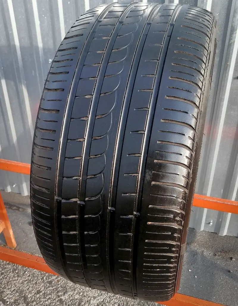 Б/у шина 305/30 R19 Pirelli P Zero Rosso, фото 1