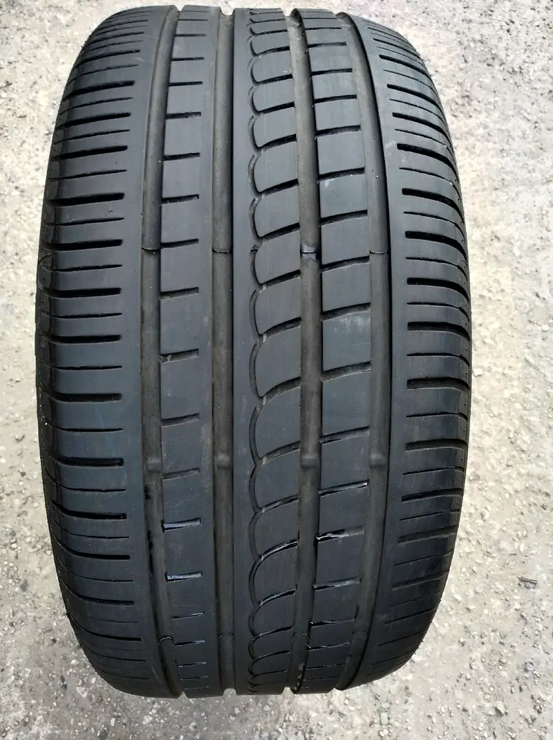 Б/у шина 305/30 R19 Pirelli P Zero Rosso