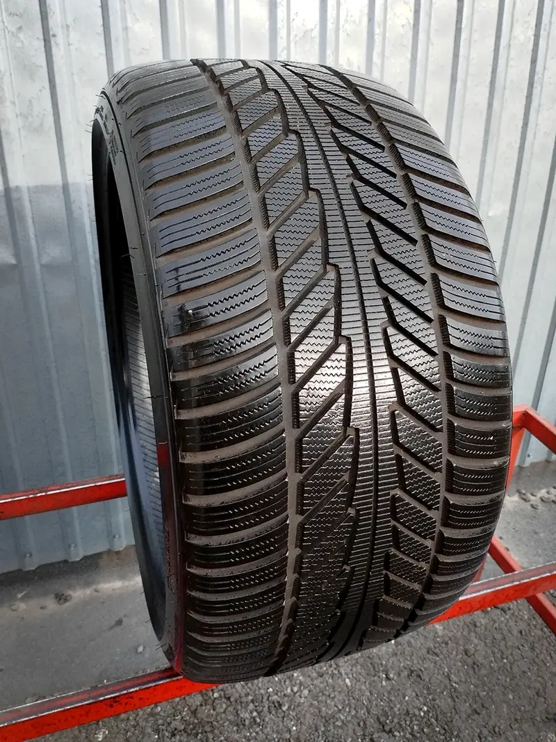 Б/у шина 305/30 R21 Hankook Winter iON i'cept SUV IW01A