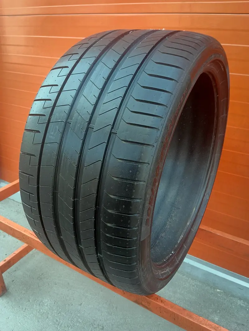 Б/у шина 305/30 R21 Pirelli P Zero PZ4