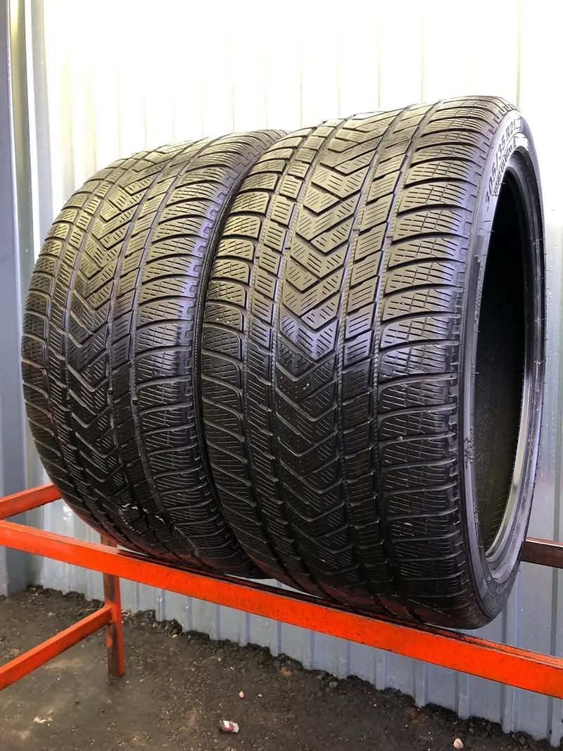 Пара б/у шин 305/35 R21 Pirelli Scorpion Winter