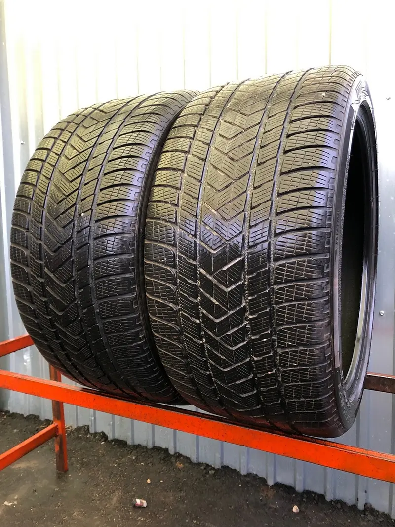 Пара б/у шин 305/35 R21 Pirelli Scorpion Winter