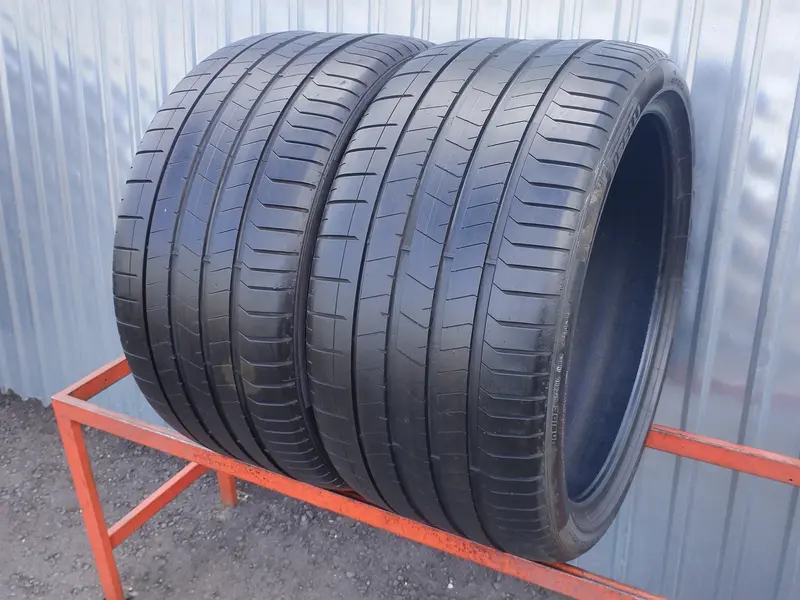 Пара б/у шин 315/30 R21 Pirelli P Zero PZ4