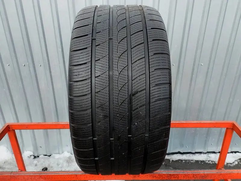 Б/у шина 315/35 R20 Tracmax Ice-Plus S220