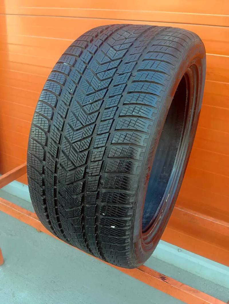 Б/у шина 315/40 R21 Pirelli Scorpion Winter