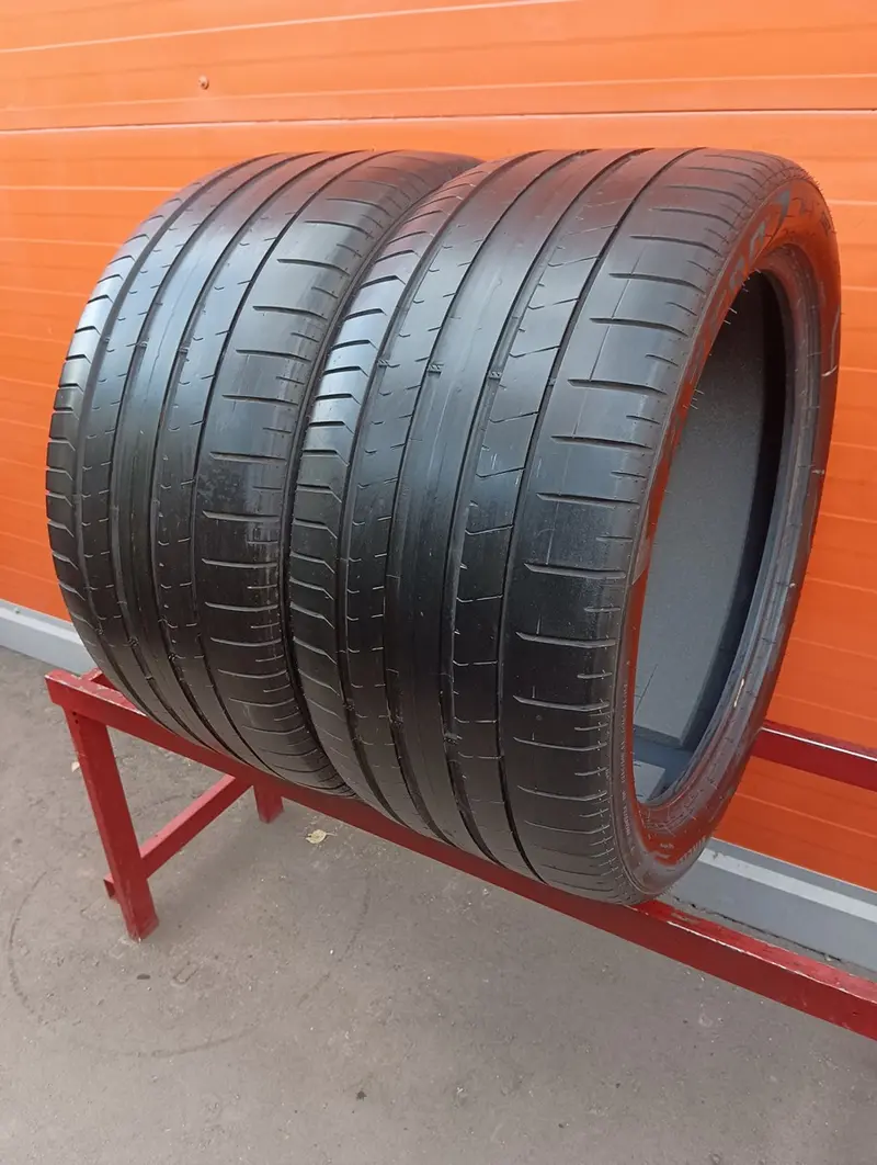 Пара б/у шин 325/35 R22 Pirelli P Zero PZ4