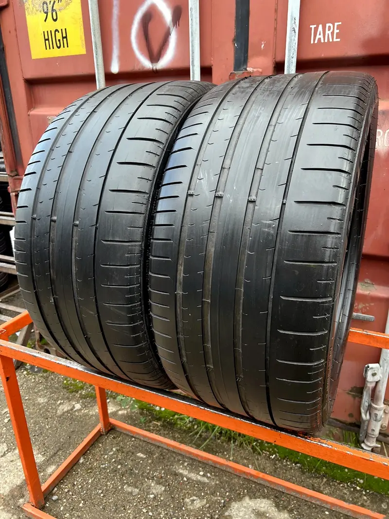 Пара б/у шин 325/35 R22 Pirelli P Zero PZ4