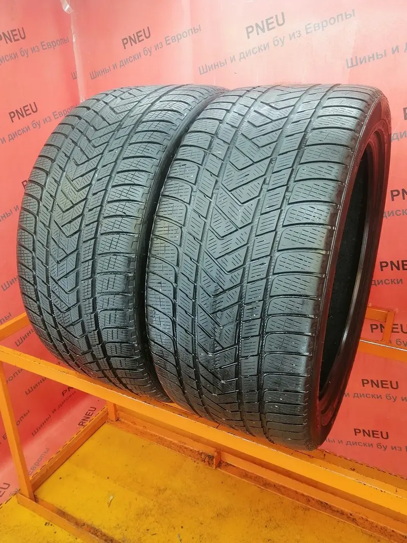 Пара б/у шин 325/35 R22 Pirelli Scorpion Winter