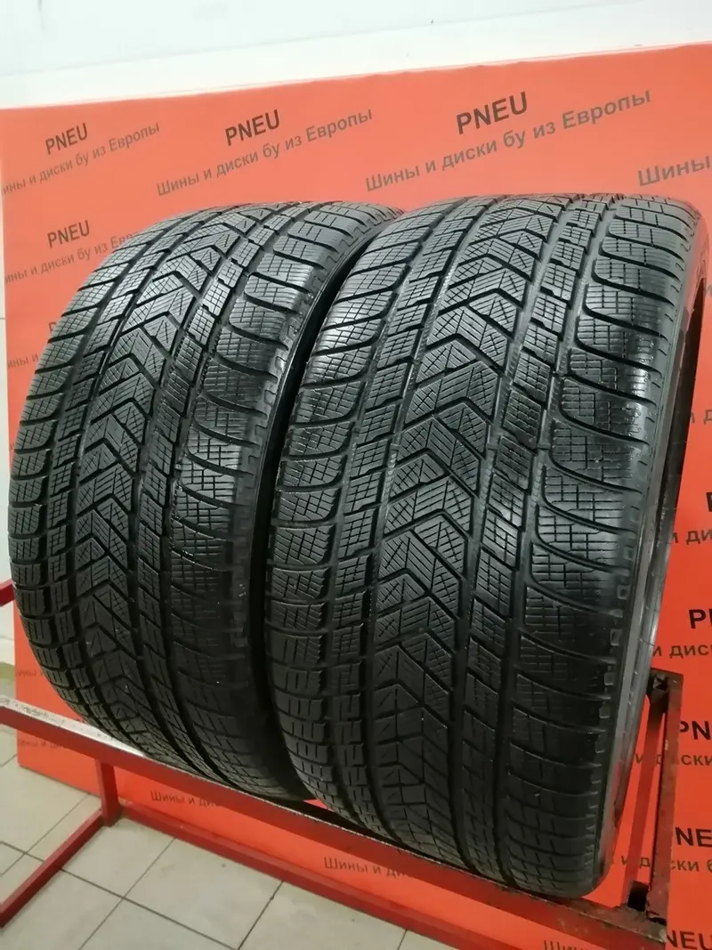 Пара б/у шин 325/35 R22 Pirelli Scorpion Winter