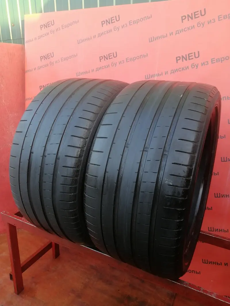 Пара б/у шин 325/35 R22 Yokohama Advan Sport V107